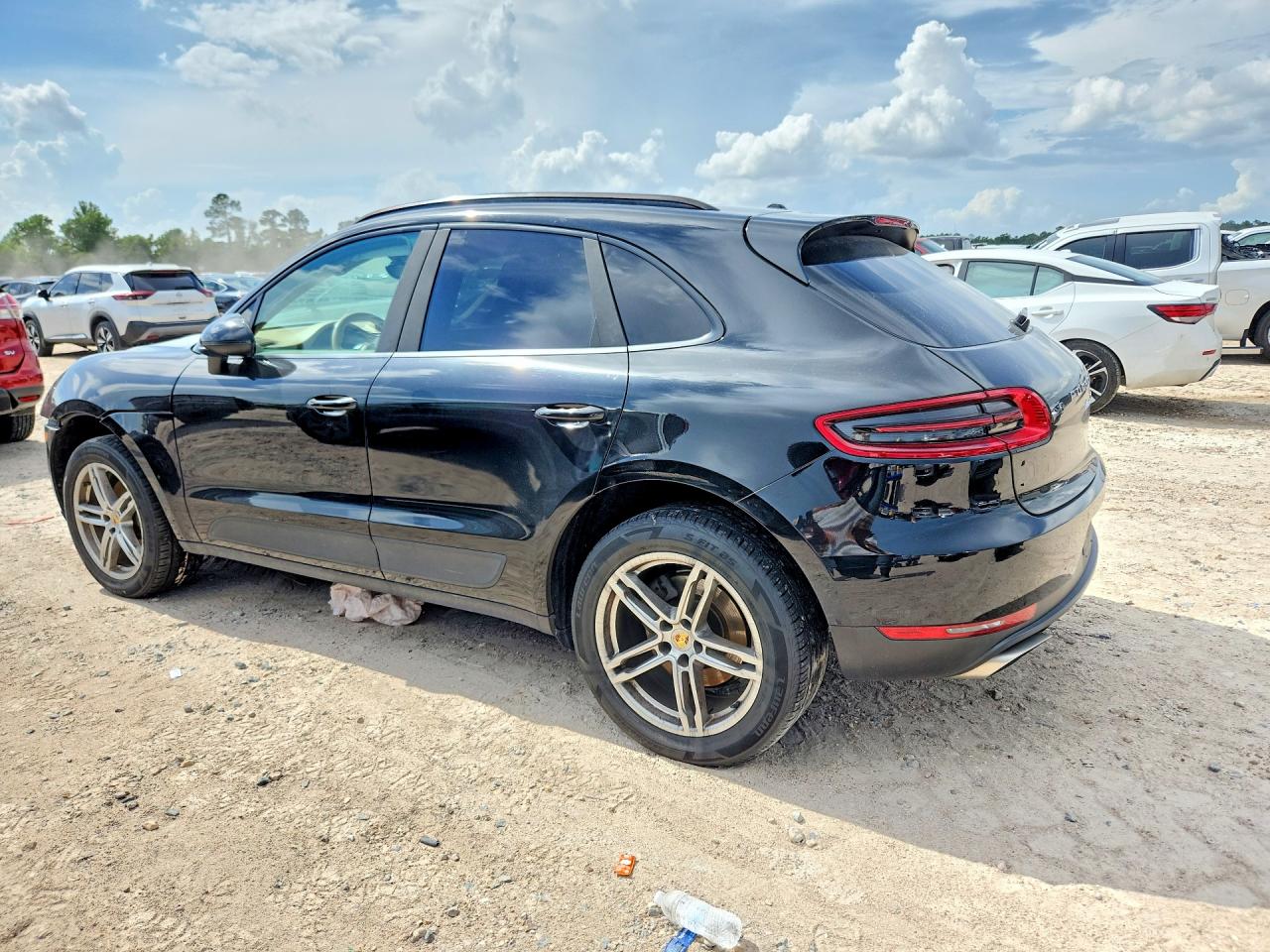 WP1AA2A56HLB81993 · 2017 PORSCHE MACAN · 2/13