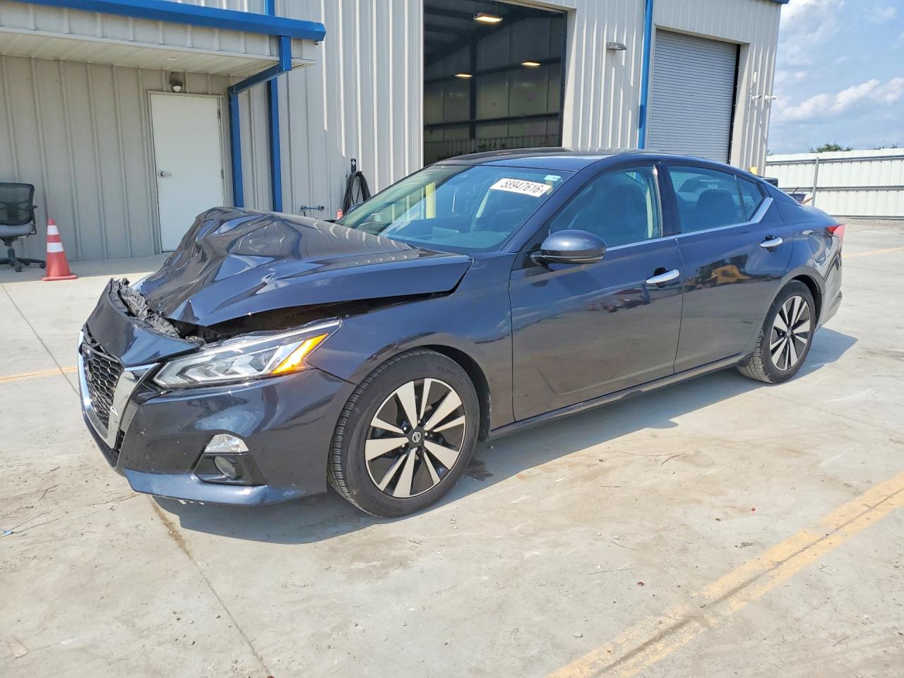 1N4BL4EV5KC167070 · 2019 NISSAN ALTIMA