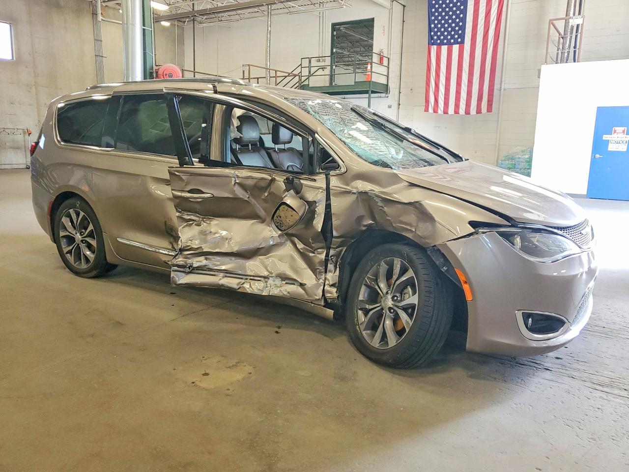 2C4RC1GG7JR163436 · 2018 CHRYSLER PACIFICA · 4/13