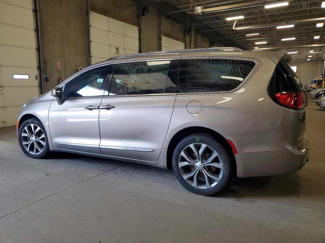 2C4RC1GG7JR163436 · 2018 CHRYSLER PACIFICA · 2/13