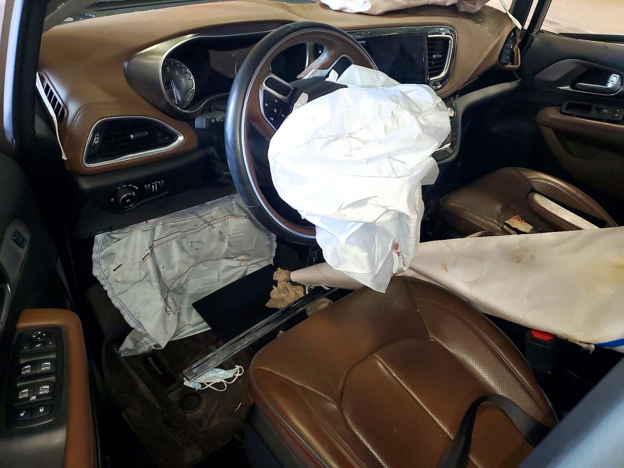 2C4RC1GG7JR163436 · 2018 CHRYSLER PACIFICA · 8/13