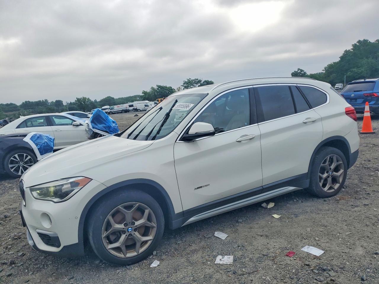 WBXHT3Z32G4A48942 · 2016 BMW X1