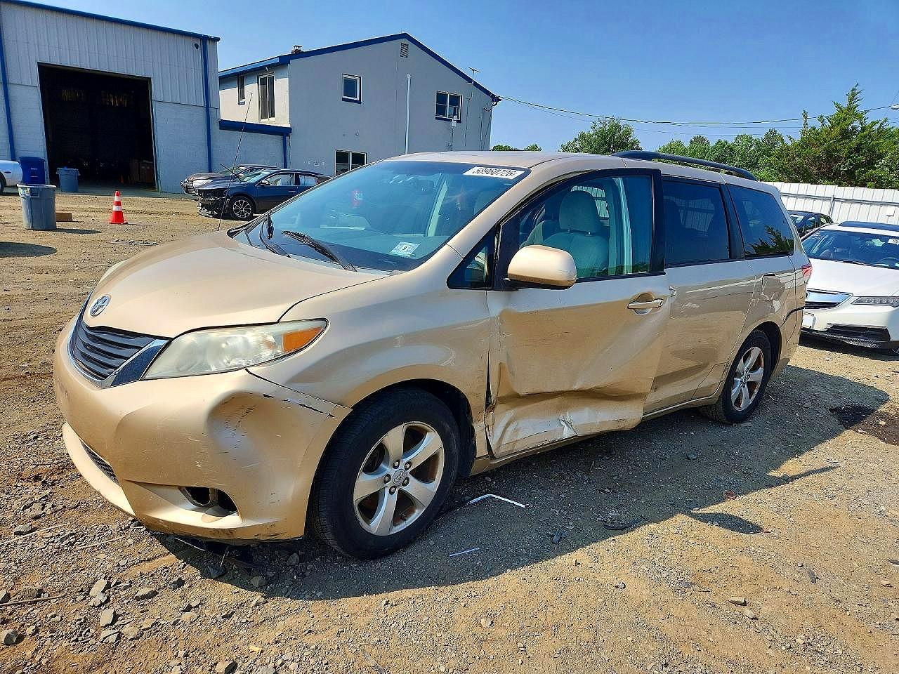 5TDKK3DC2CS232318 · 2012 TOYOTA SIENNA