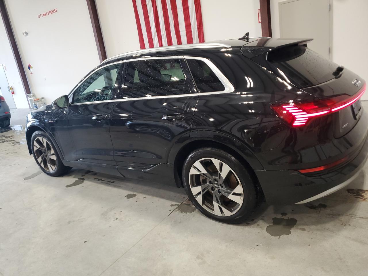 WA1AAAGE9MB027467 · 2021 AUDI E-TRON · 2/13