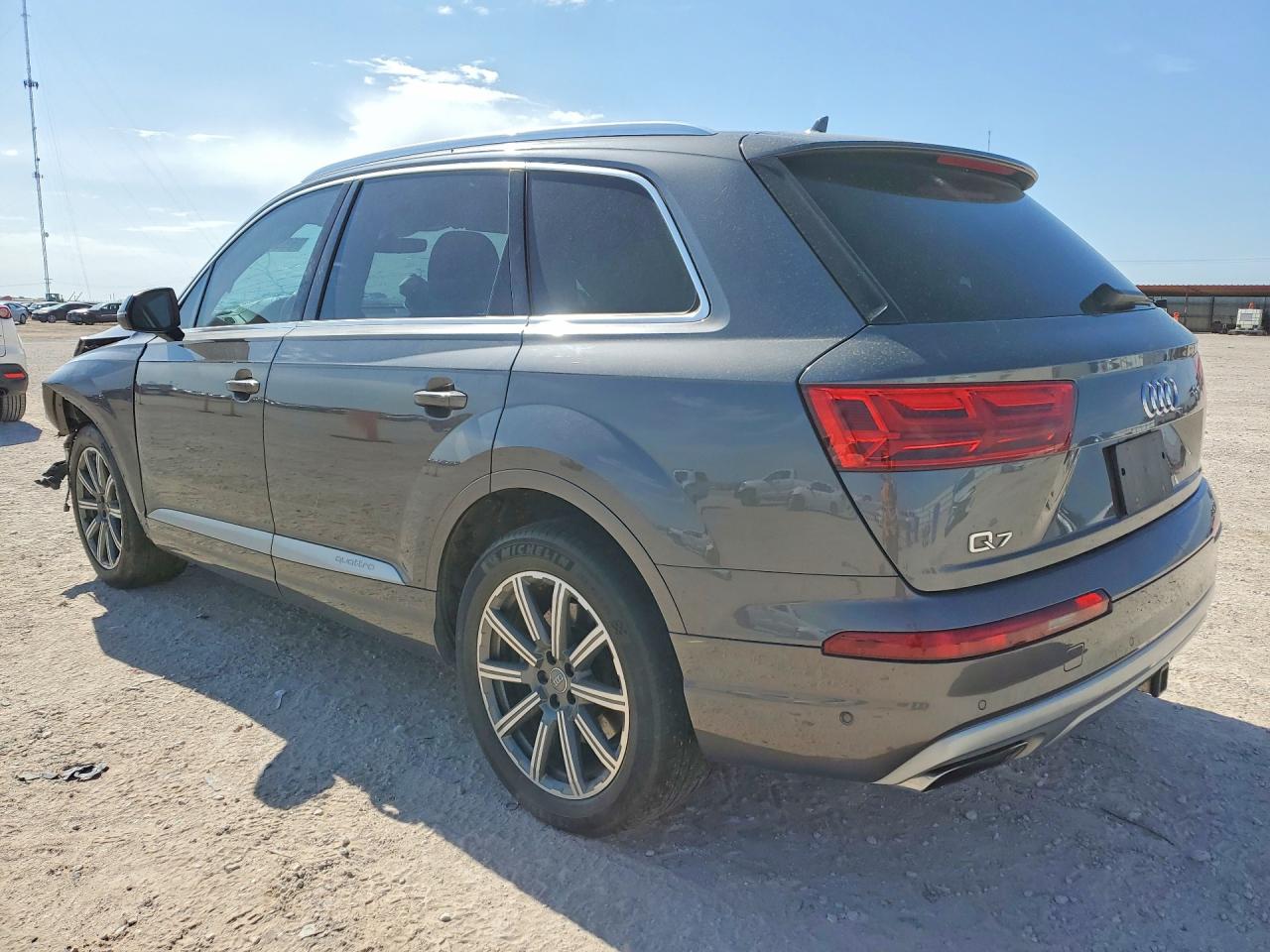 WA1LAAF70KD000140 · 2019 AUDI Q7 · 2/14