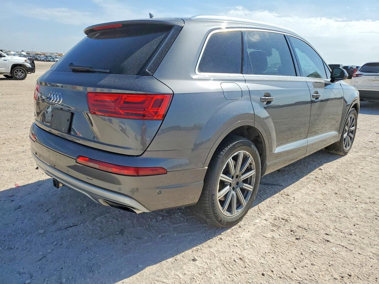 WA1LAAF70KD000140 · 2019 AUDI Q7 · 3/14