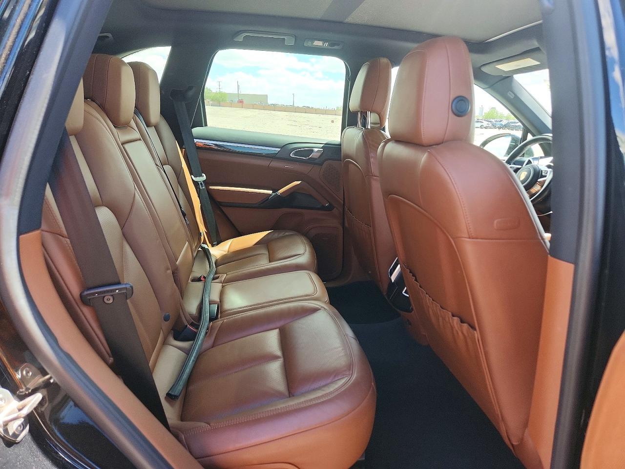 WP1AB2A26GLA95648 · 2016 PORSCHE CAYENNE · 10/12
