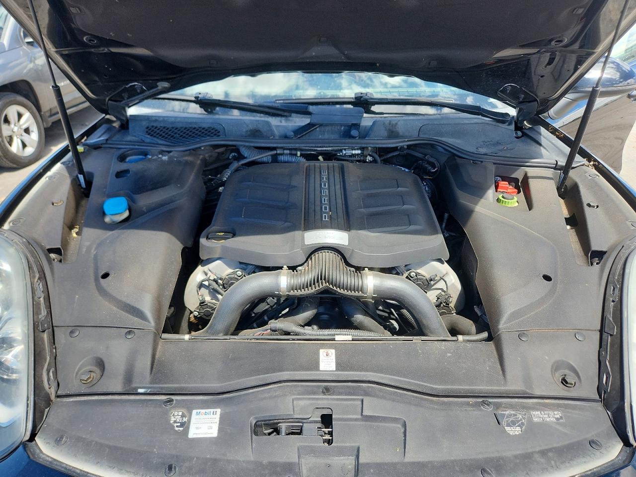 WP1AB2A26GLA95648 · 2016 PORSCHE CAYENNE · 11/12