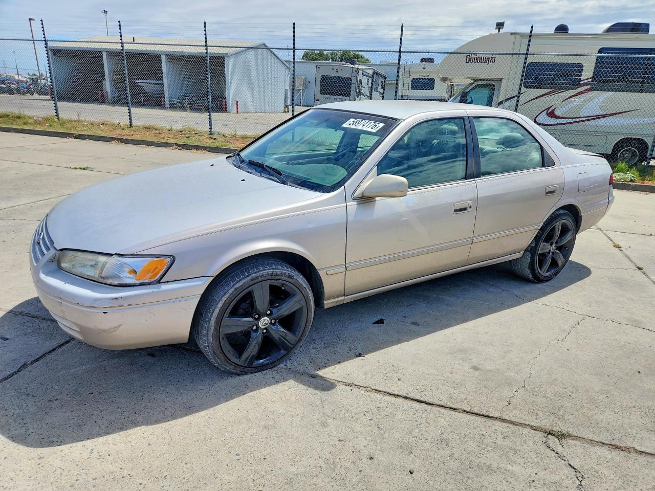 4T1BG22K8VU750644 · 1997 TOYOTA CAMRY