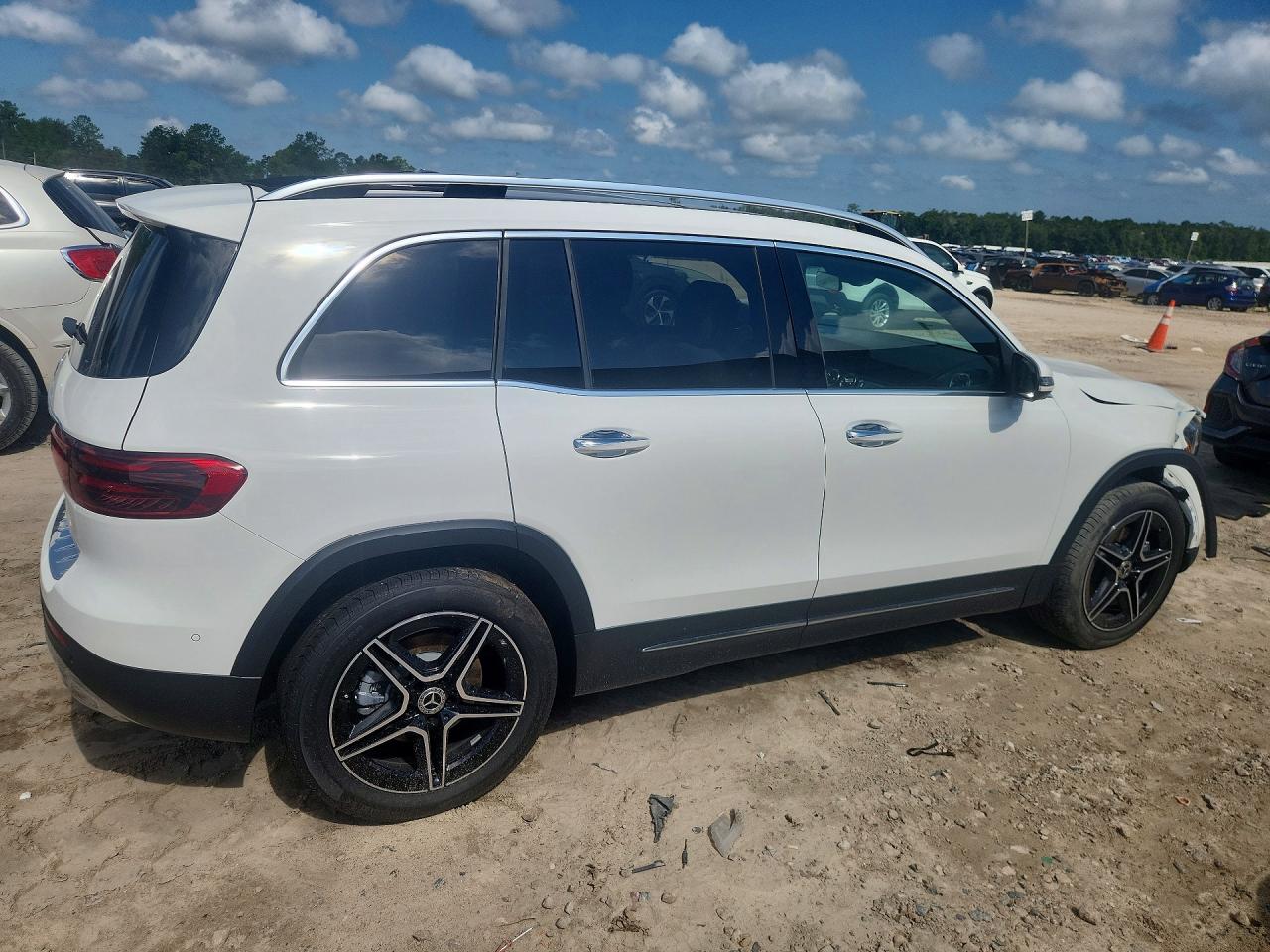 W1N4M4GB1TW481066 · 2026 MERCEDES-BENZ GLB · 3/13