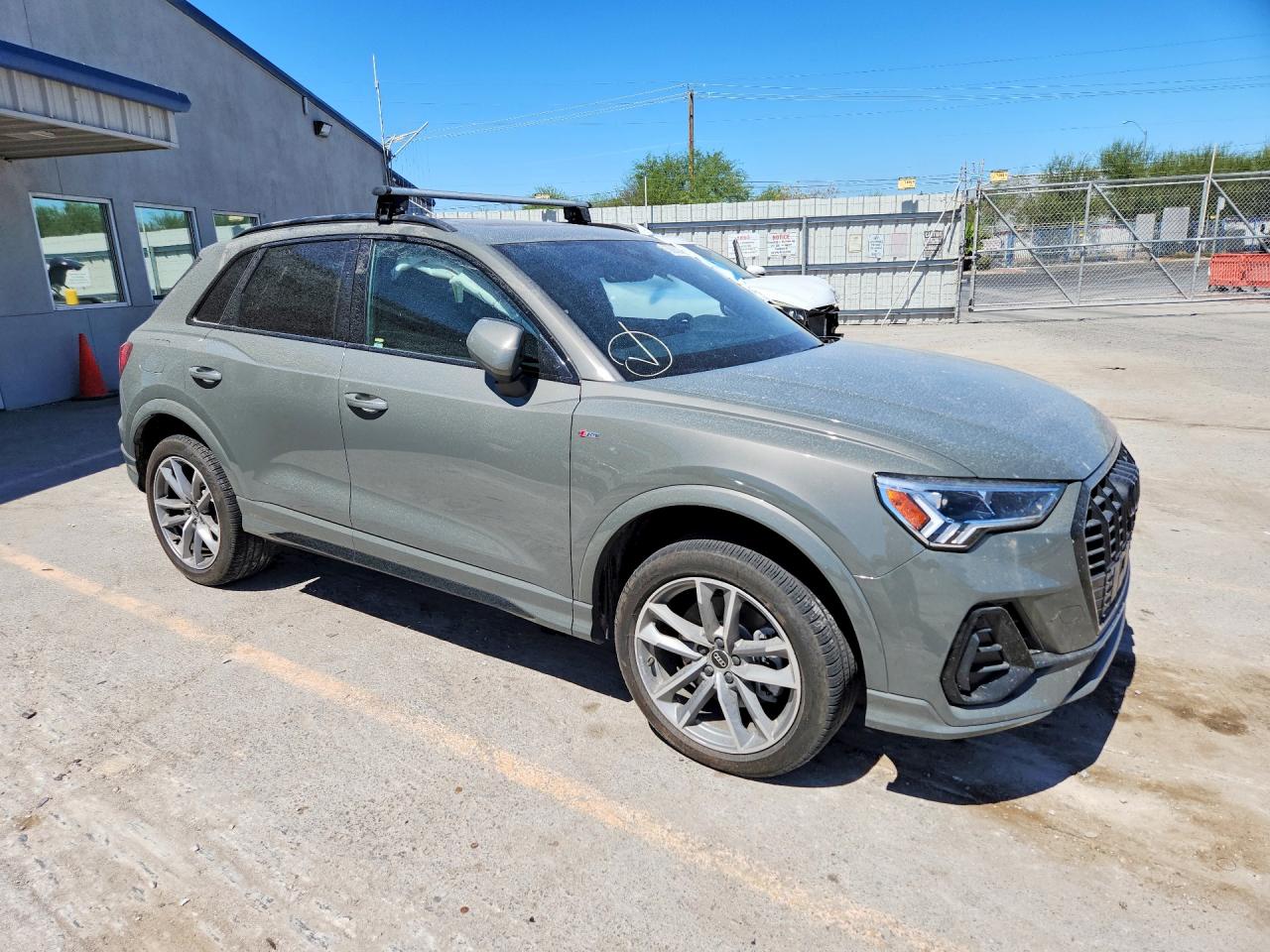 WA1DECF32R1050955 · 2024 AUDI Q3 · 4/13