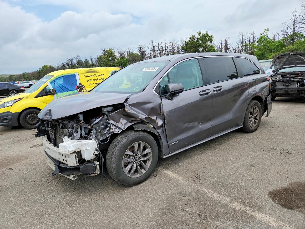 5TDKSKFC8MS035260 · 2021 TOYOTA SIENNA
