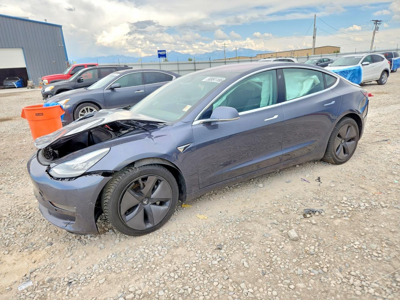 5YJ3E1EB3JF181354 · 2018 TESLA MODEL 3