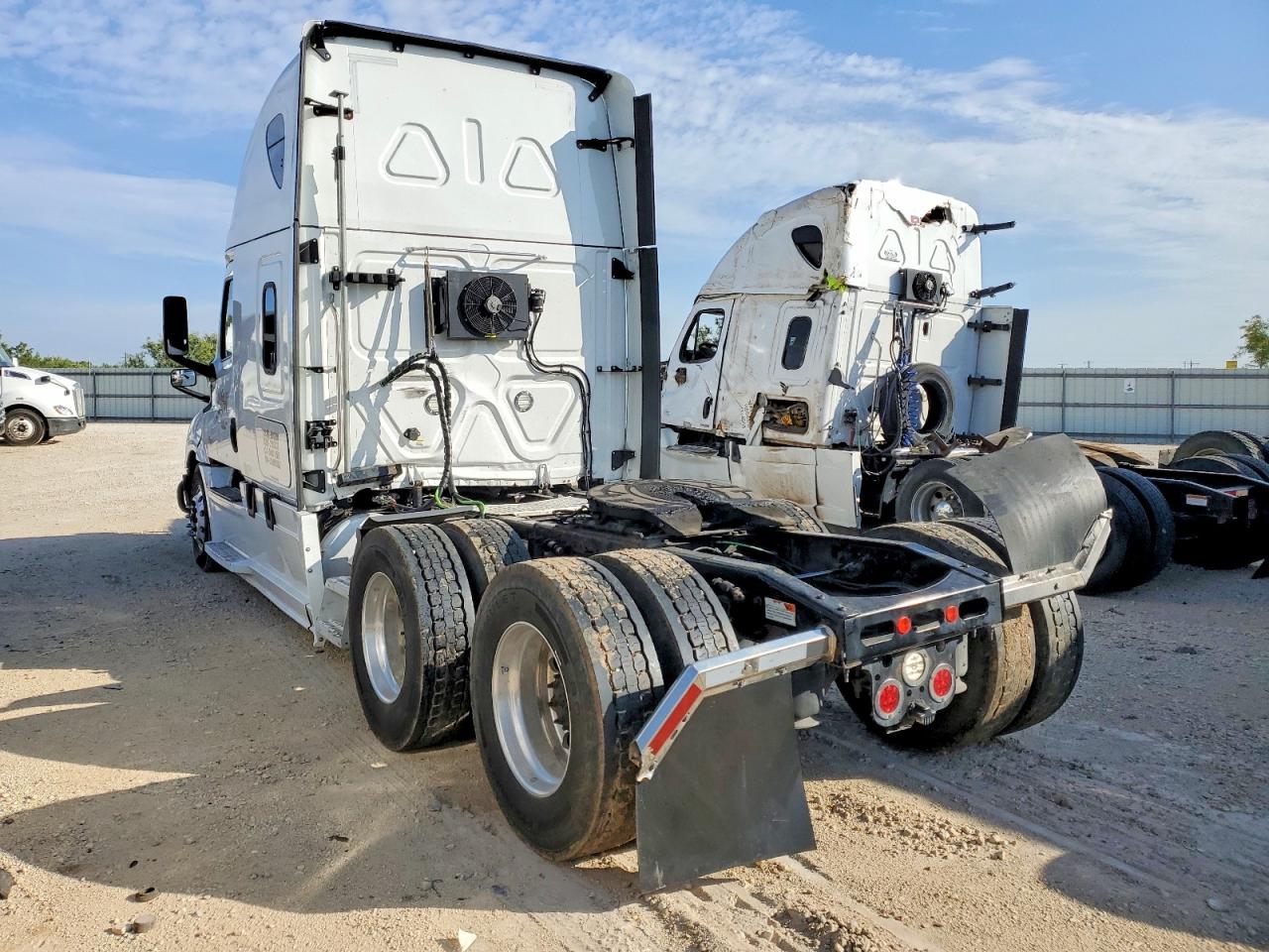 3AKJHHDR9LSLR8362 · 2020 FREIGHTLINER CASCADIA 126 · 3/9