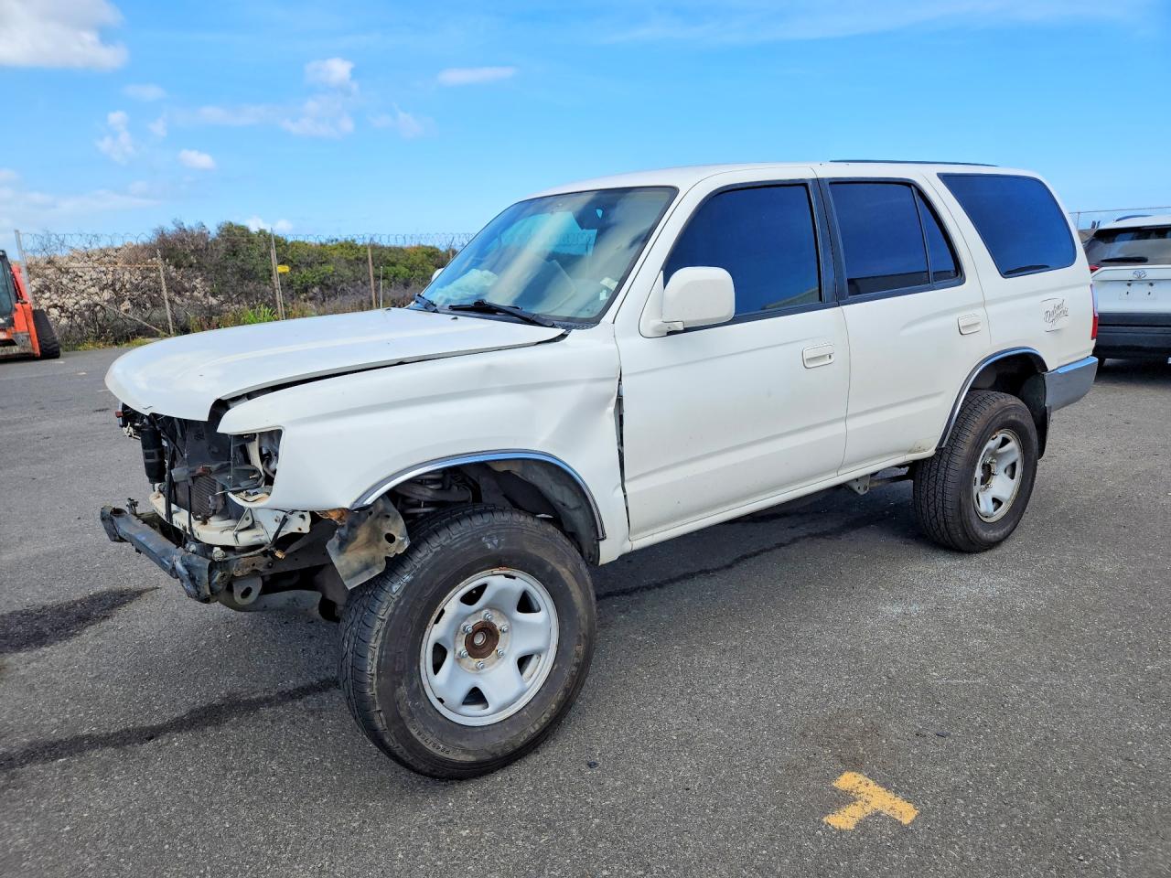 JT3GN86R9Y0147843 · 2000 TOYOTA 4RUNNER