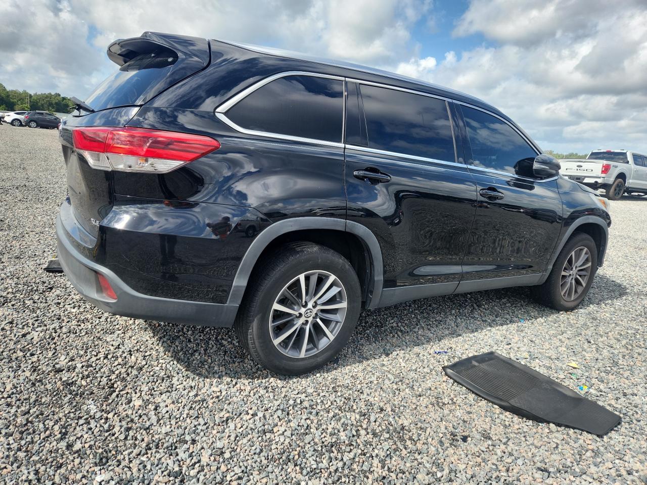 5TDKZRFH7KS351939 · 2019 TOYOTA HIGHLANDER · 3/13