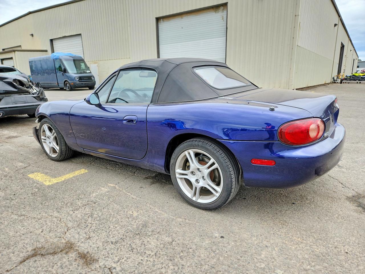 JM1NB353840410104 · 2004 MAZDA MX-5 MIATA · 2/12