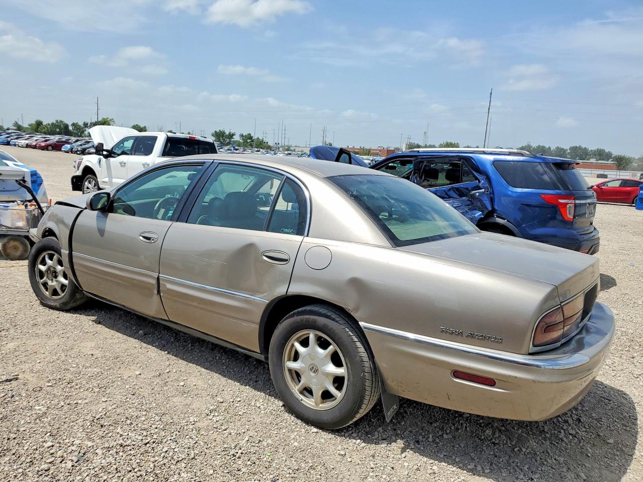 1G4CW54K7Y4227772 · 2000 BUICK PARK AVENUE · 2/10