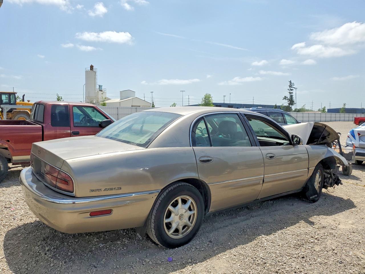 1G4CW54K7Y4227772 · 2000 BUICK PARK AVENUE · 3/10