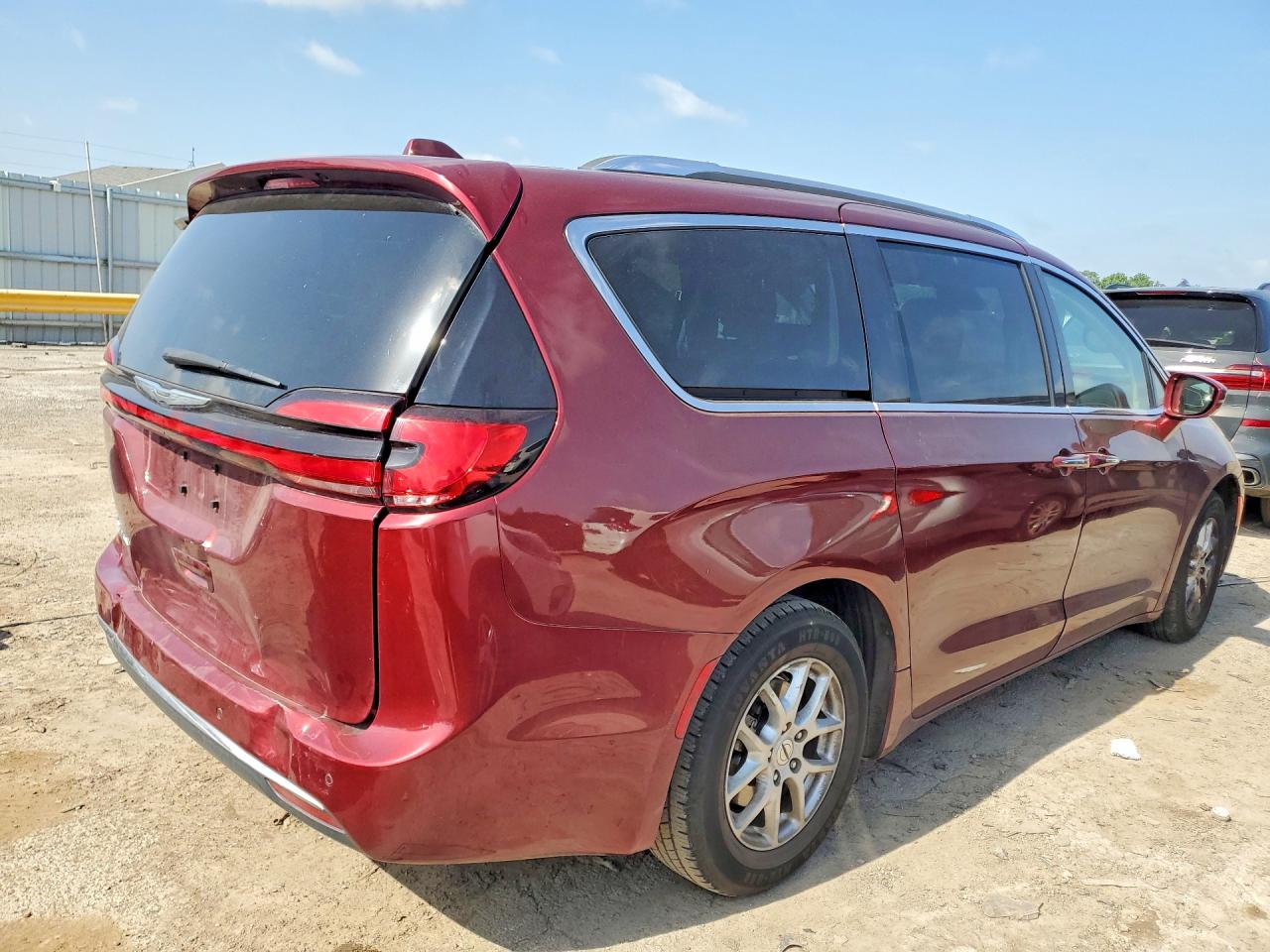 2C4RC1BG7MR528841 · 2021 CHRYSLER PACIFICA · 3/13
