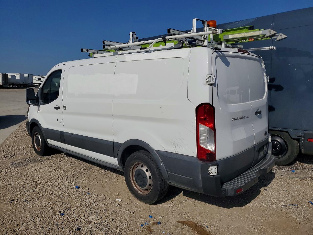 1FTYE1ZM2JKA63915 · 2018 FORD TRANSIT · 2/13