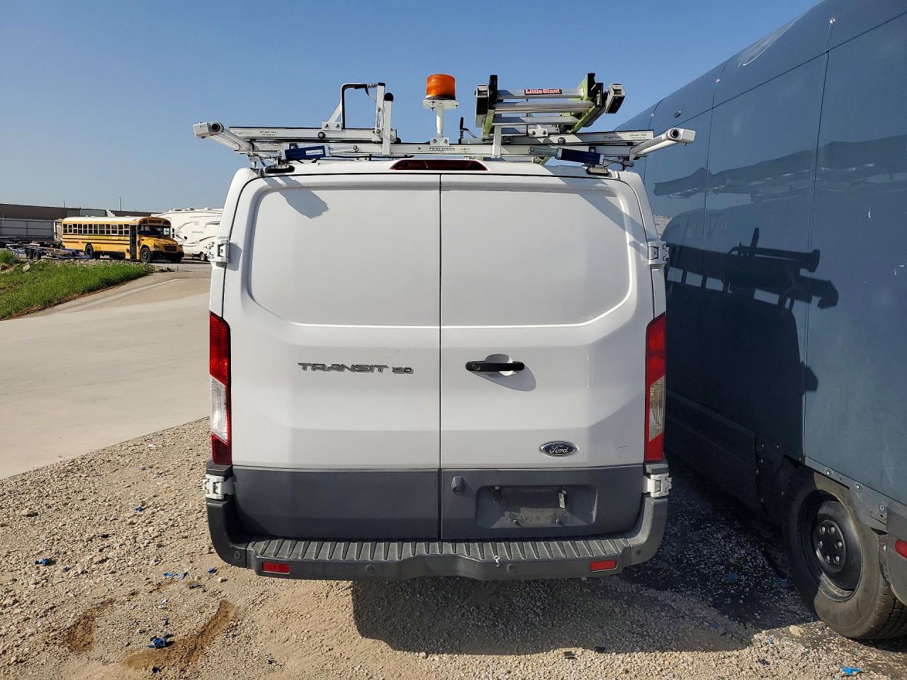 1FTYE1ZM2JKA63915 · 2018 FORD TRANSIT · 6/13