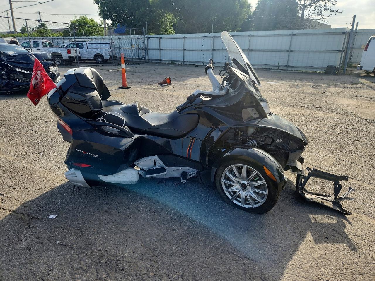 2016 CAN-AM SPYDER ROADSTER