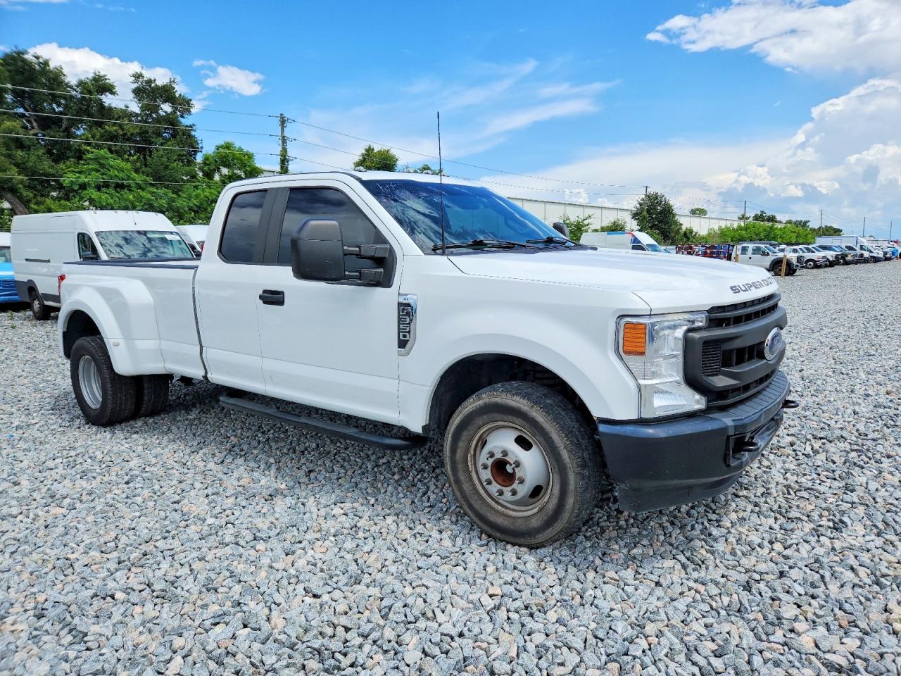 1FT8X3CN8NEC08242 · 2022 FORD F350