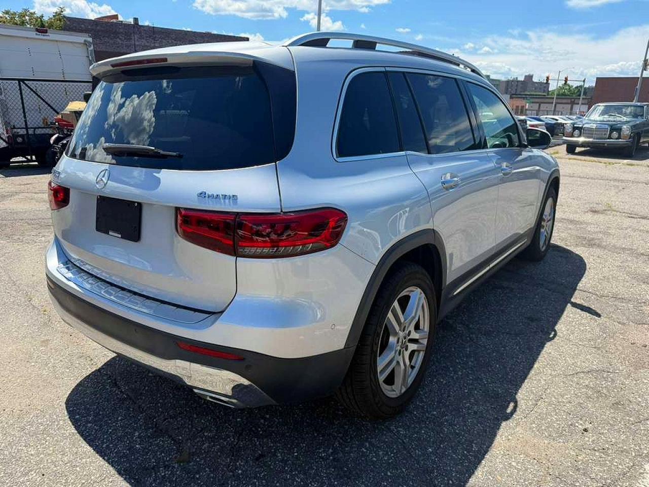 W1N4M4HB7LW027385 · 2020 MERCEDES-BENZ GLB · 3/11