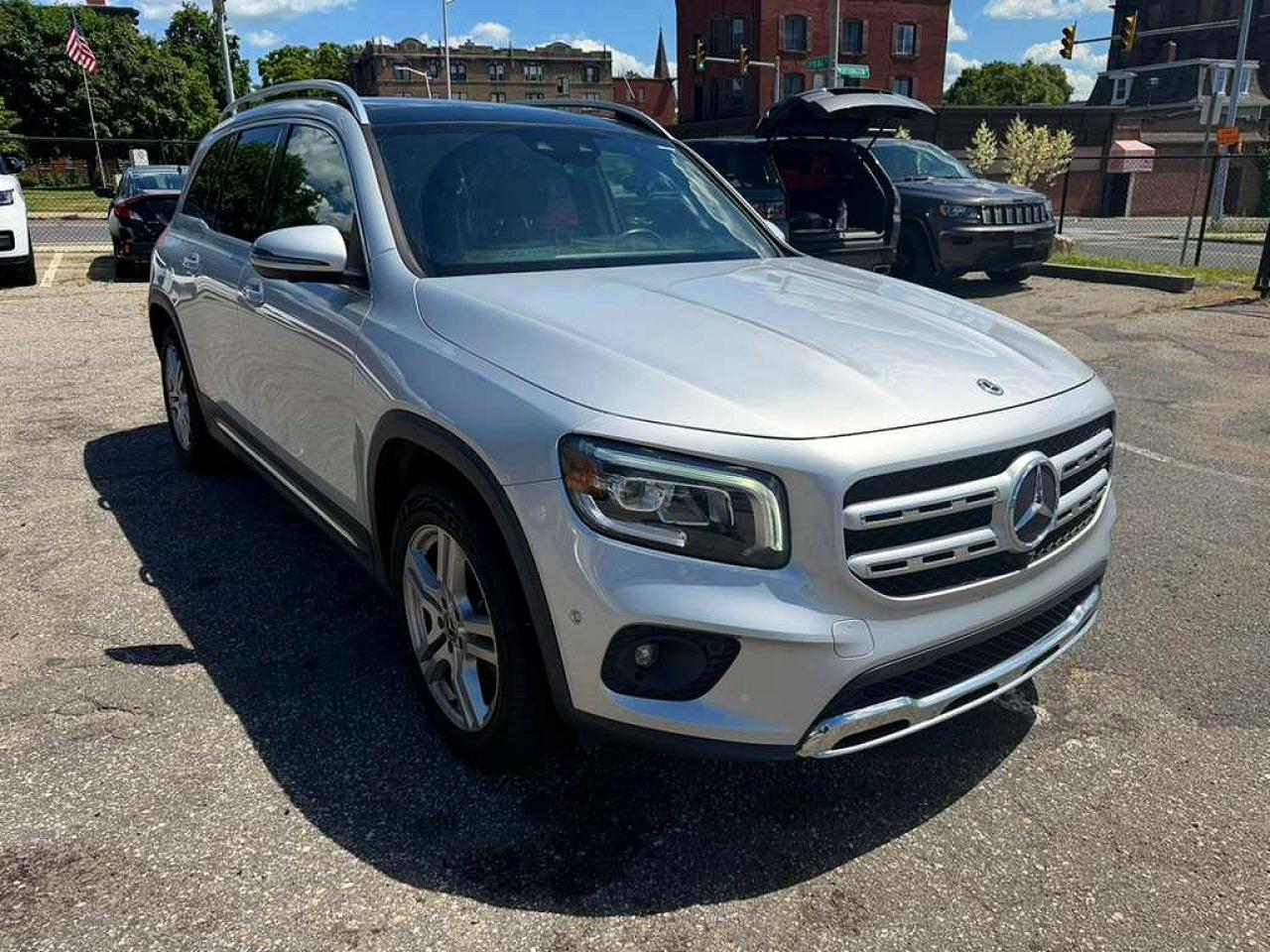 W1N4M4HB7LW027385 · 2020 MERCEDES-BENZ GLB · 4/11