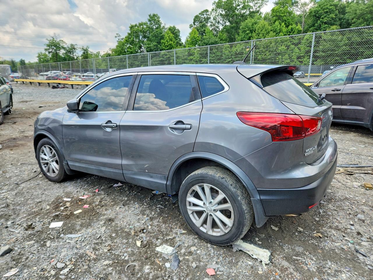 JN1BJ1CP2HW023490 · 2017 NISSAN ROGUE SPORT · 2/13