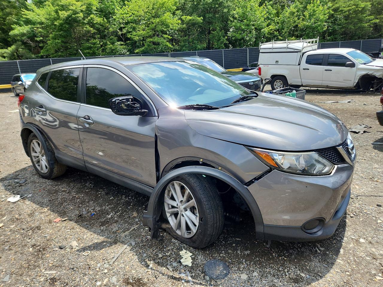 JN1BJ1CP2HW023490 · 2017 NISSAN ROGUE SPORT · 4/13