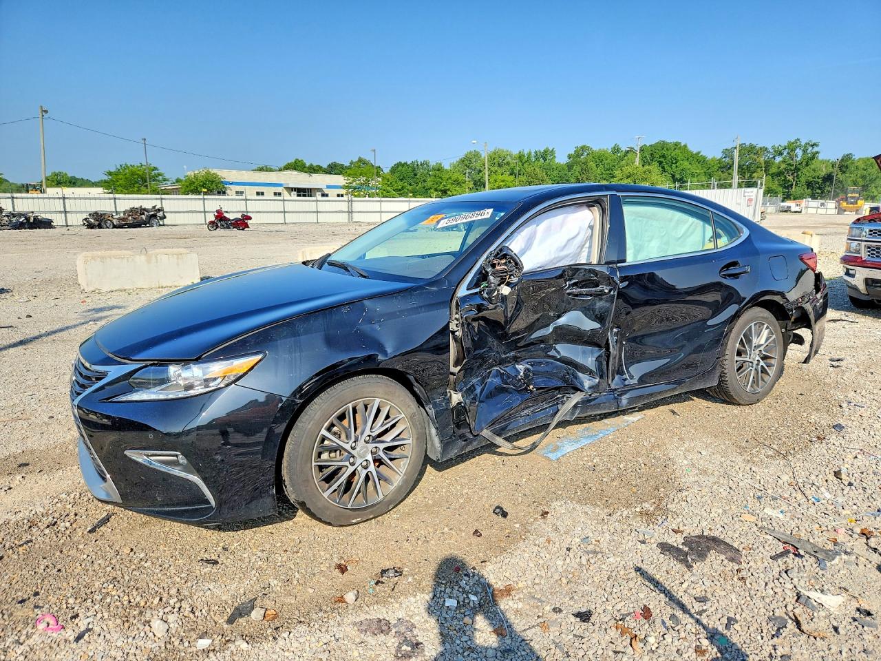 JTHBK1GG7G2239313 · 2016 LEXUS ES