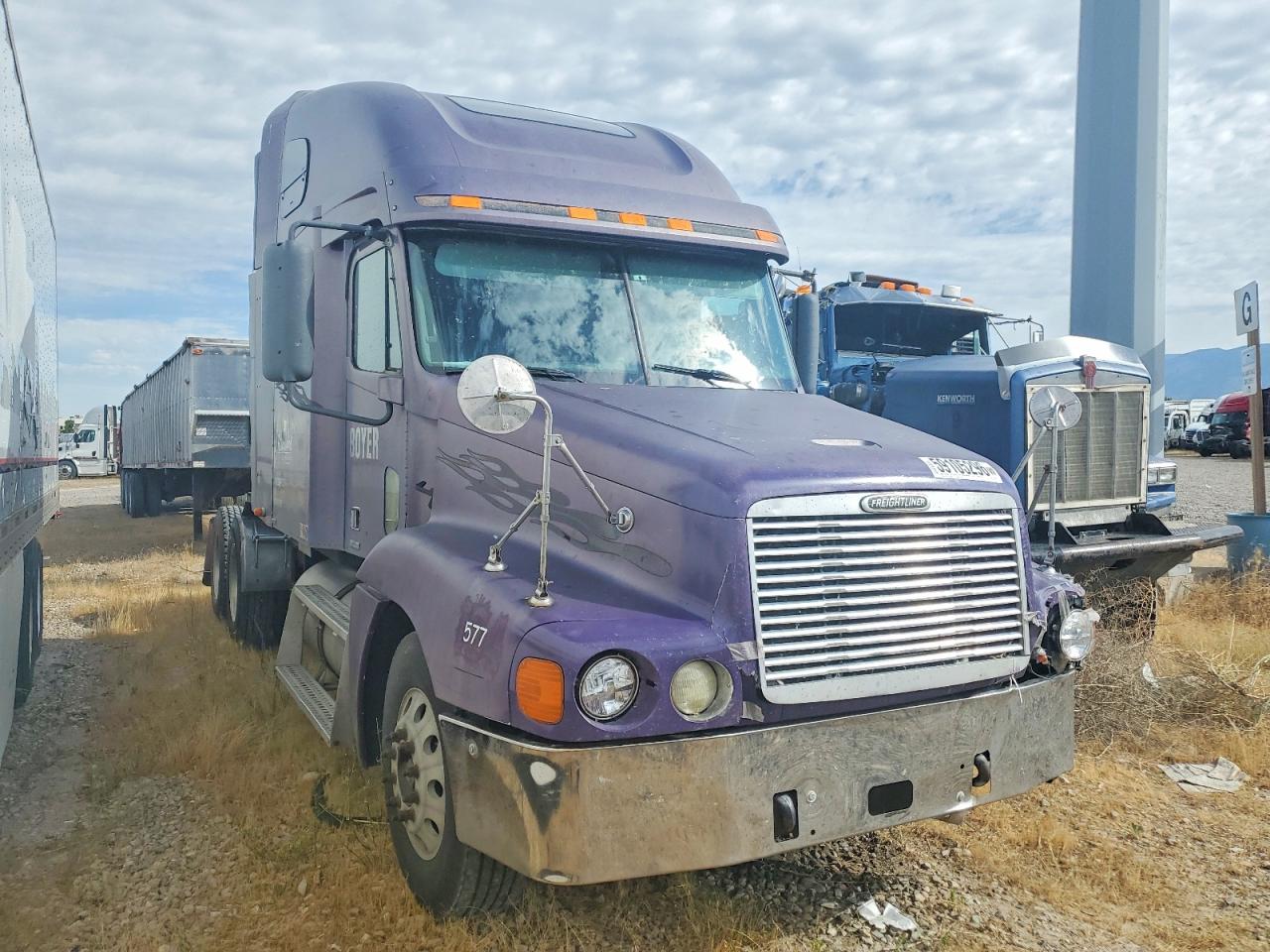 1FUJBBCG52LK07982 · 2002 FREIGHTLINER CONVENTIONAL