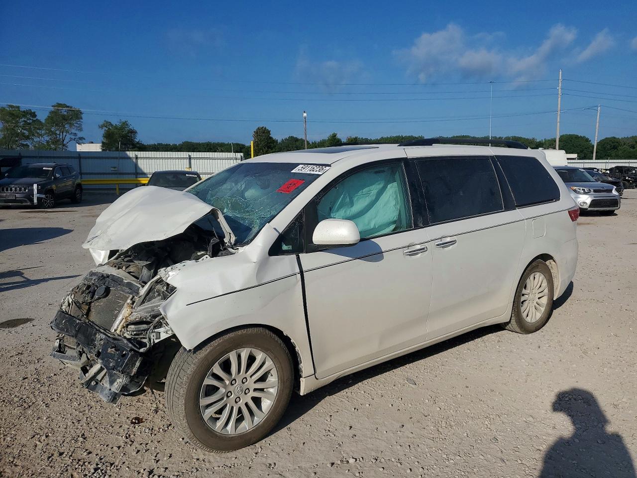 5TDYZ3DCXHS798904 · 2017 TOYOTA SIENNA