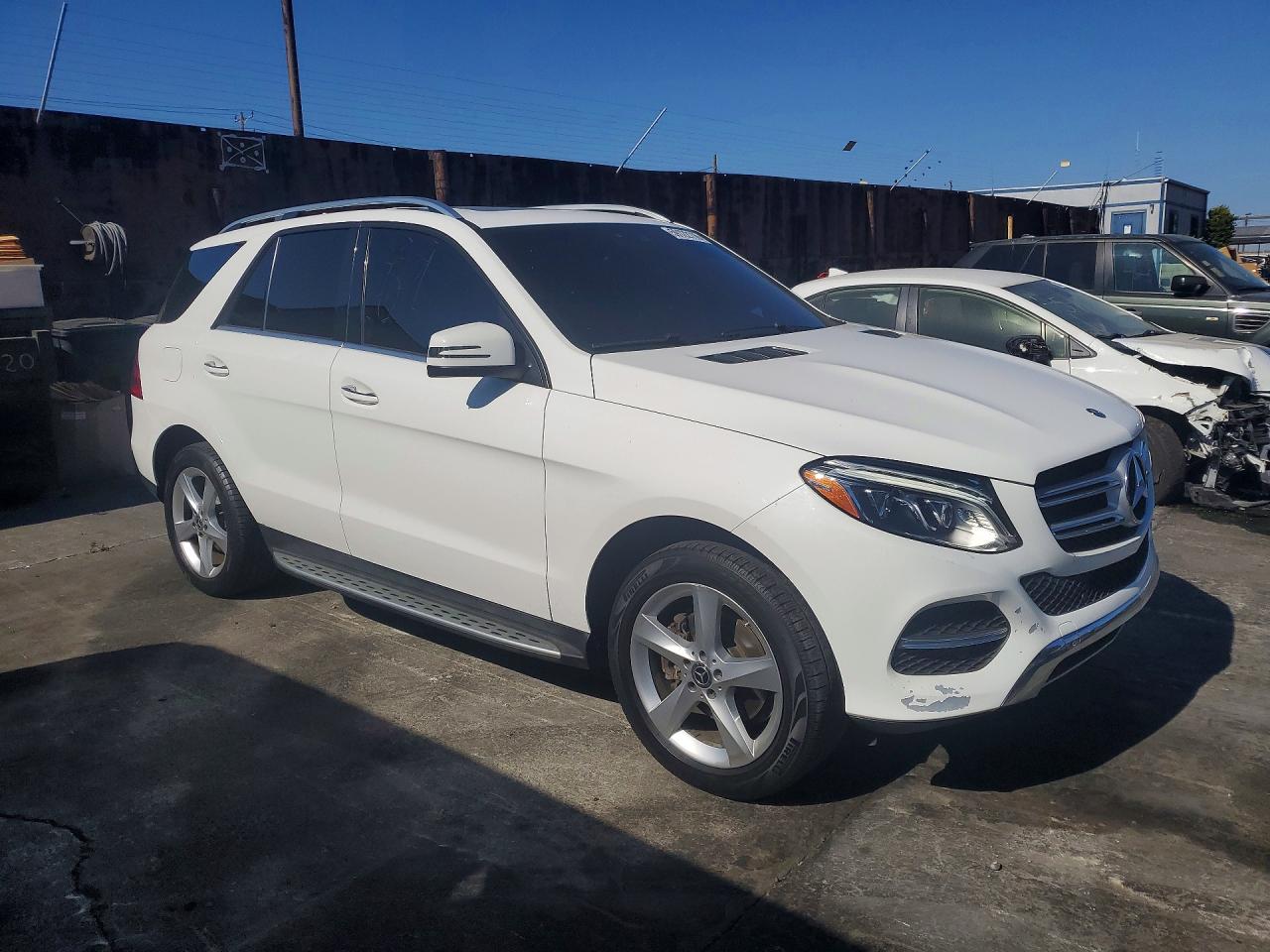 4JGDA5HB0HA908239 · 2017 MERCEDES-BENZ GLE · 4/13