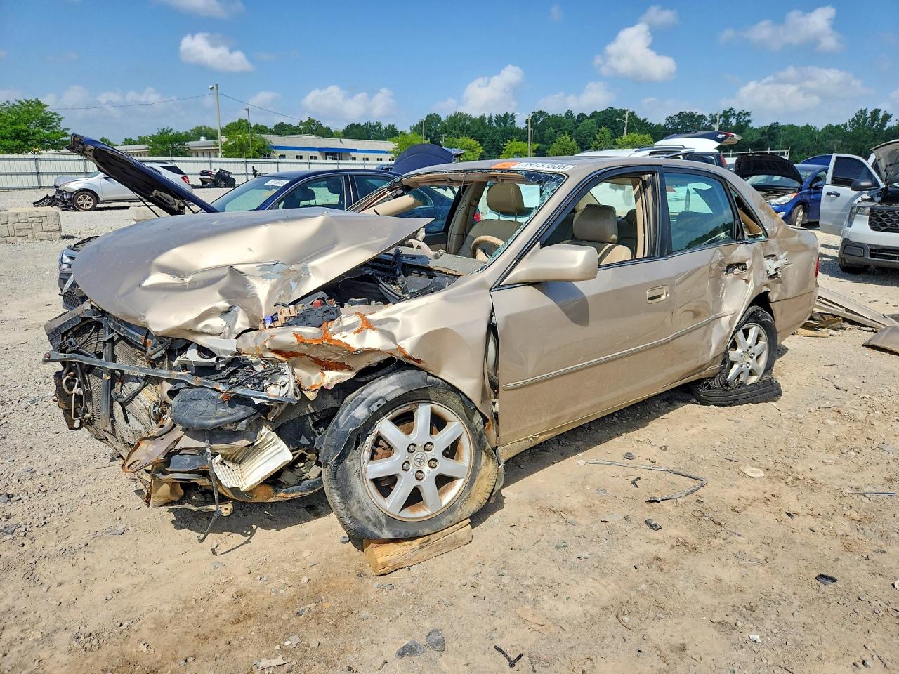 4T1BF28B7YU090305 · 2000 TOYOTA AVALON