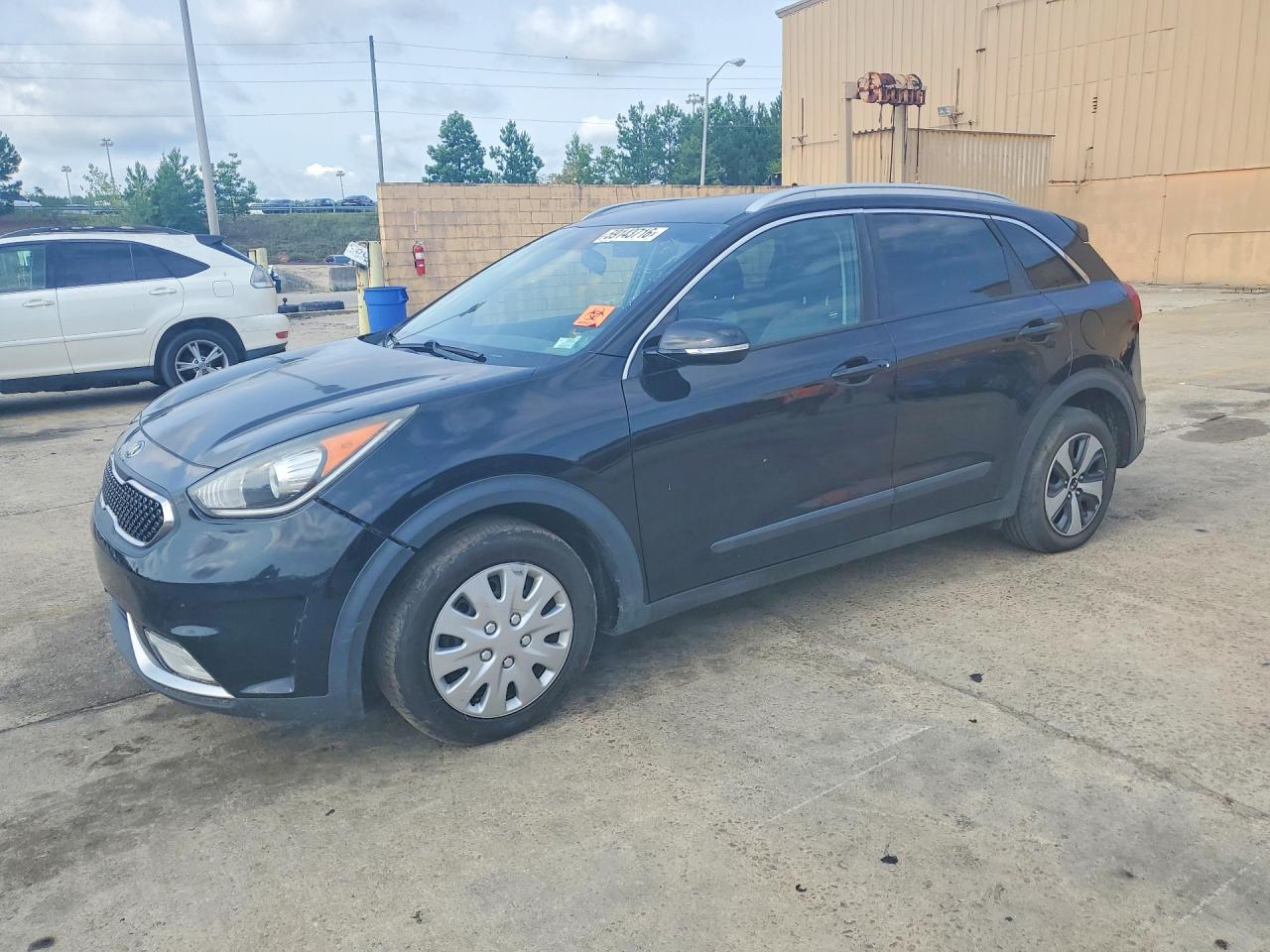 KNDCC3LC4H5065900 · 2017 KIA NIRO