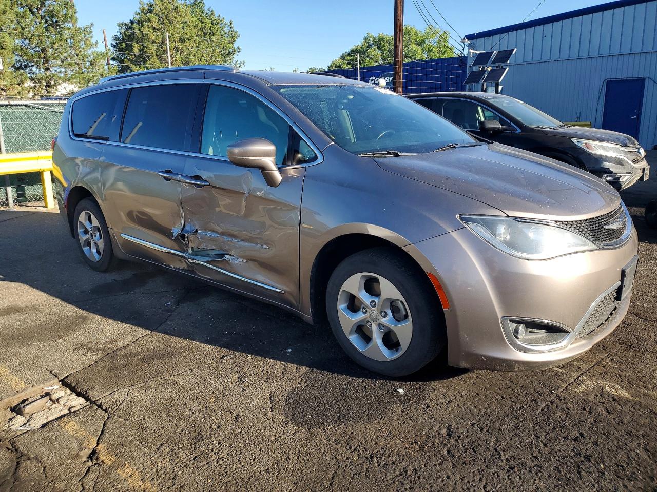 2C4RC1EG0HR721530 · 2017 CHRYSLER PACIFICA · 4/13
