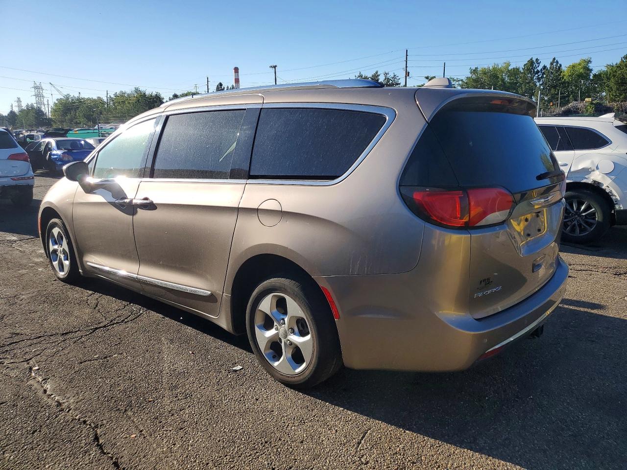 2C4RC1EG0HR721530 · 2017 CHRYSLER PACIFICA · 2/13