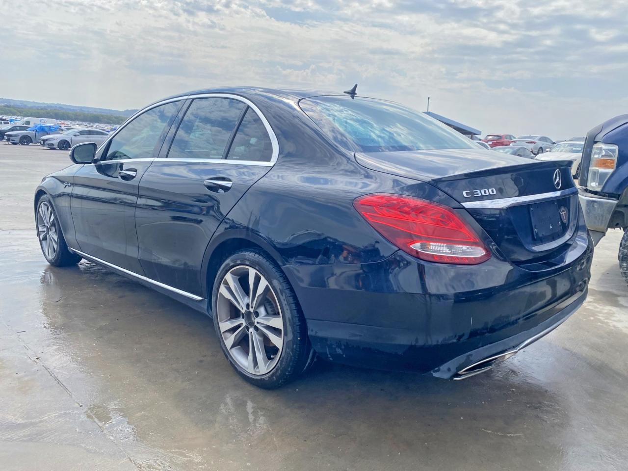 WDDWF4JB7JR338739 · 2018 MERCEDES-BENZ C · 2/13