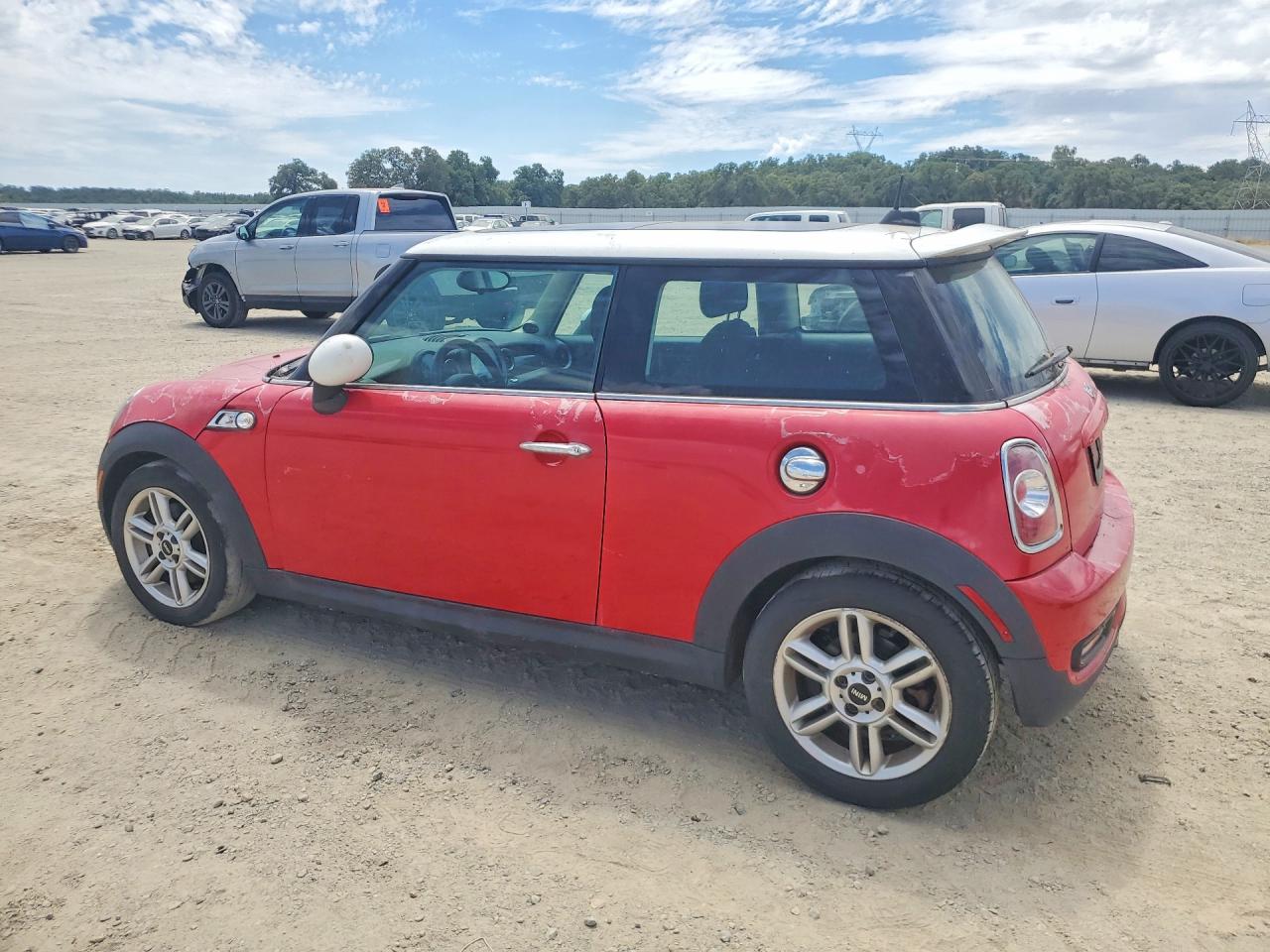 WMWSV3C5XBTY12231 · 2011 MINI COOPER · 2/12