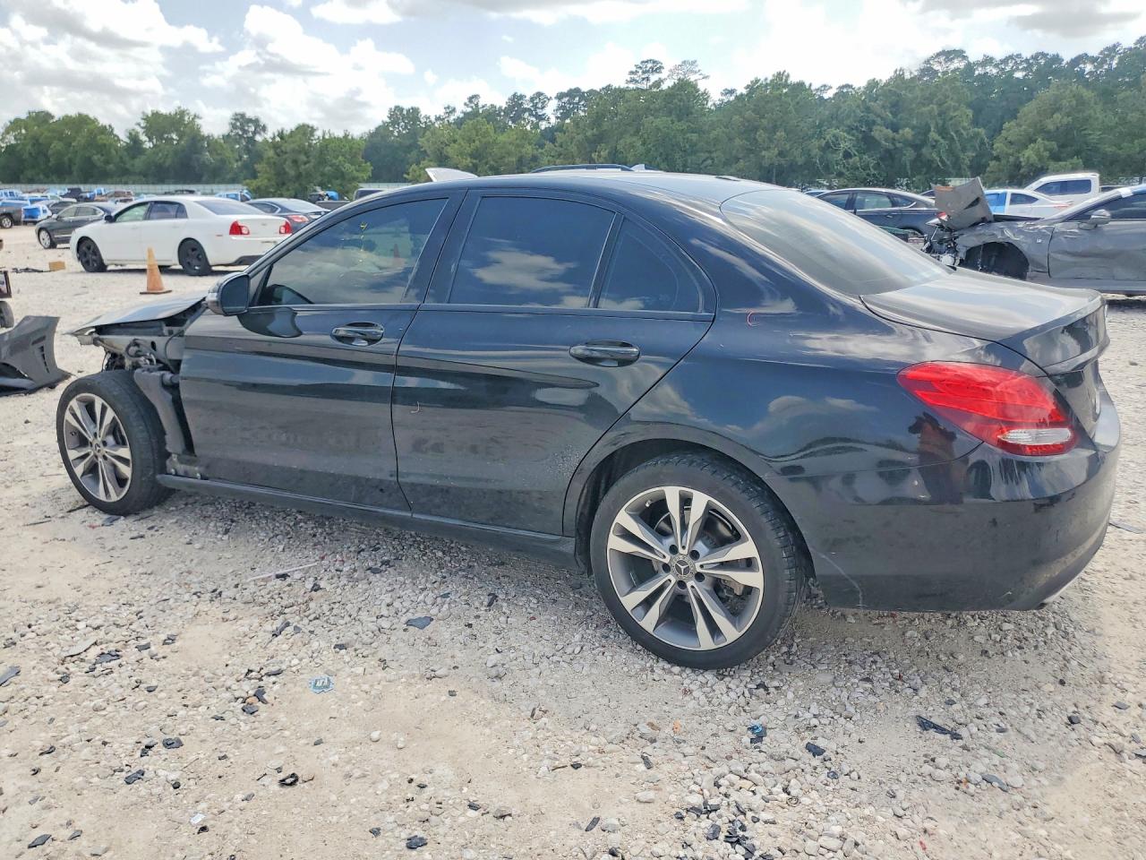 55SWF4KB5JU279610 · 2018 MERCEDES-BENZ C · 2/13