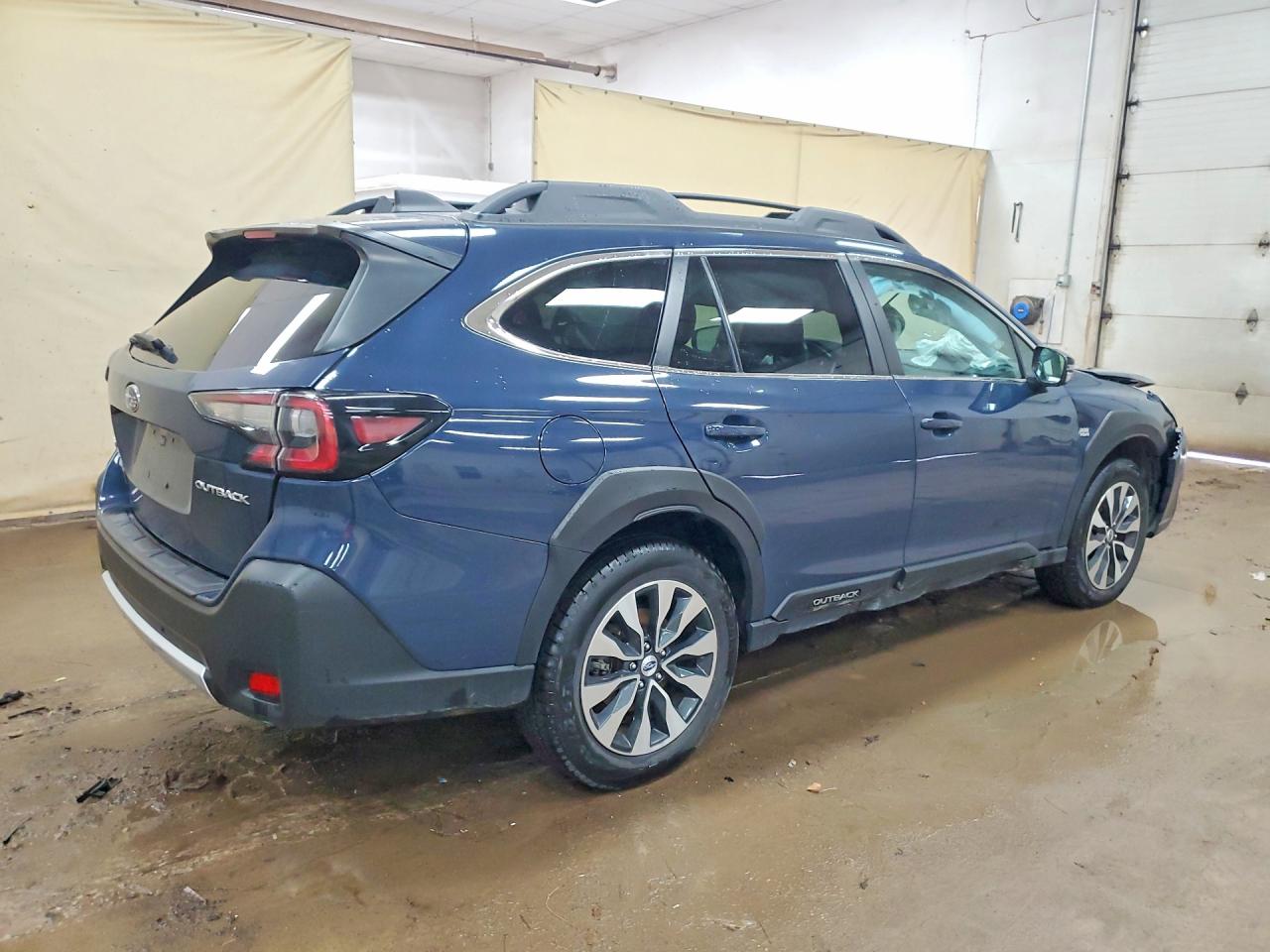4S4BTANC2R3233586 · 2024 SUBARU OUTBACK · 3/13