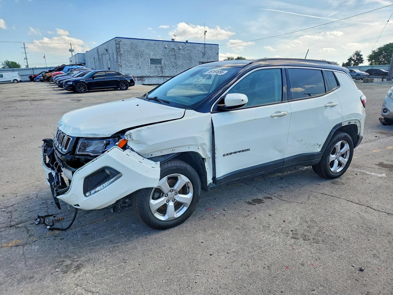 3C4NJDBB6JT192196 · 2018 JEEP COMPASS