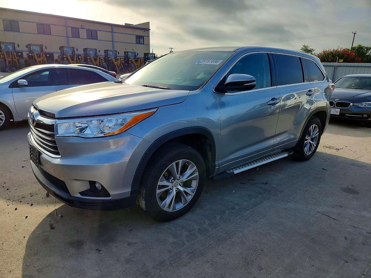 5TDZKRFHXFS087379 · 2015 TOYOTA HIGHLANDER