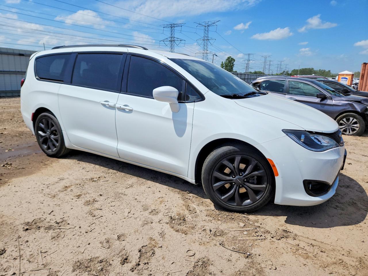 2C4RC1EG3KR589905 · 2019 CHRYSLER PACIFICA · 4/13
