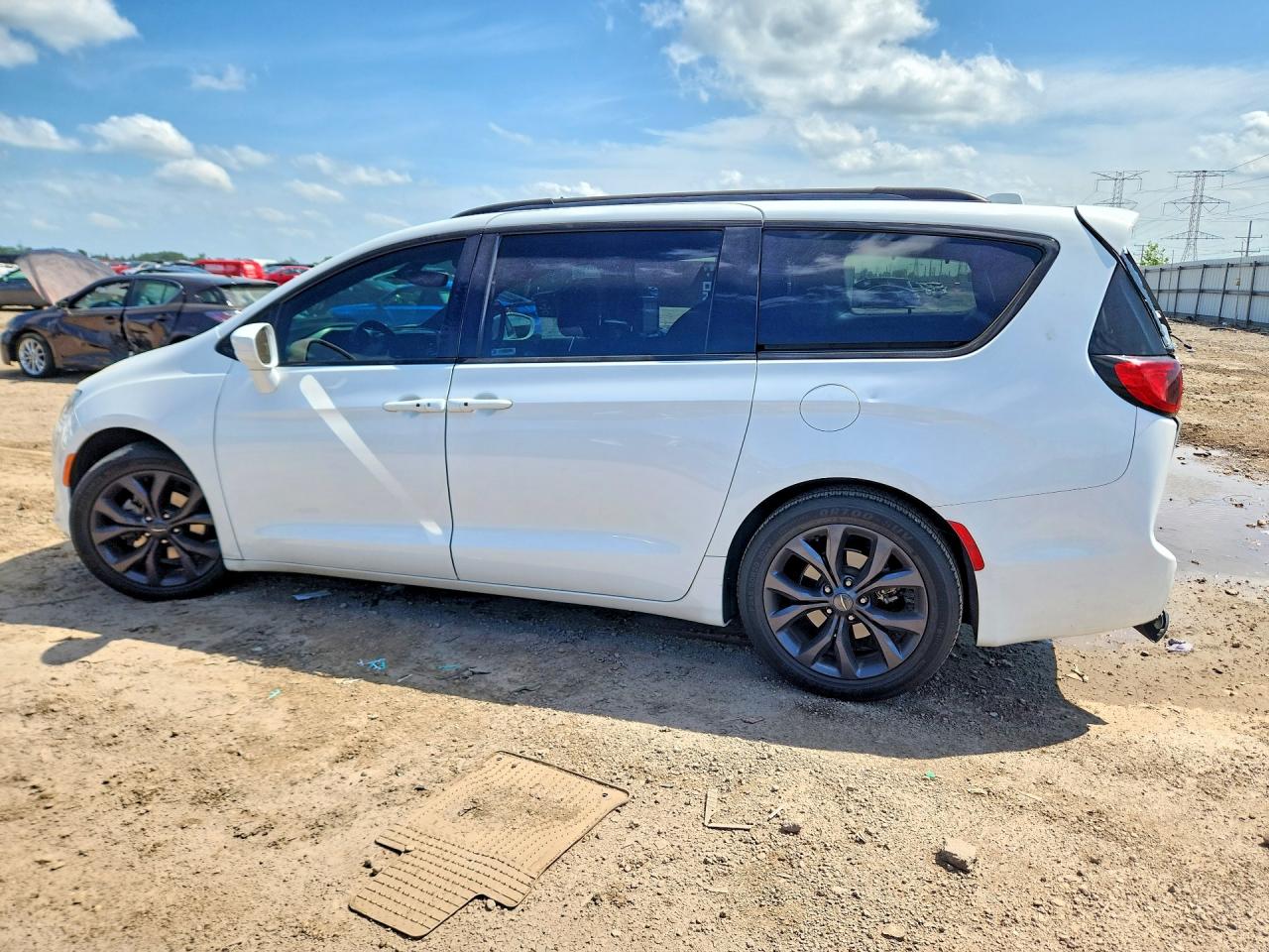 2C4RC1EG3KR589905 · 2019 CHRYSLER PACIFICA · 2/13