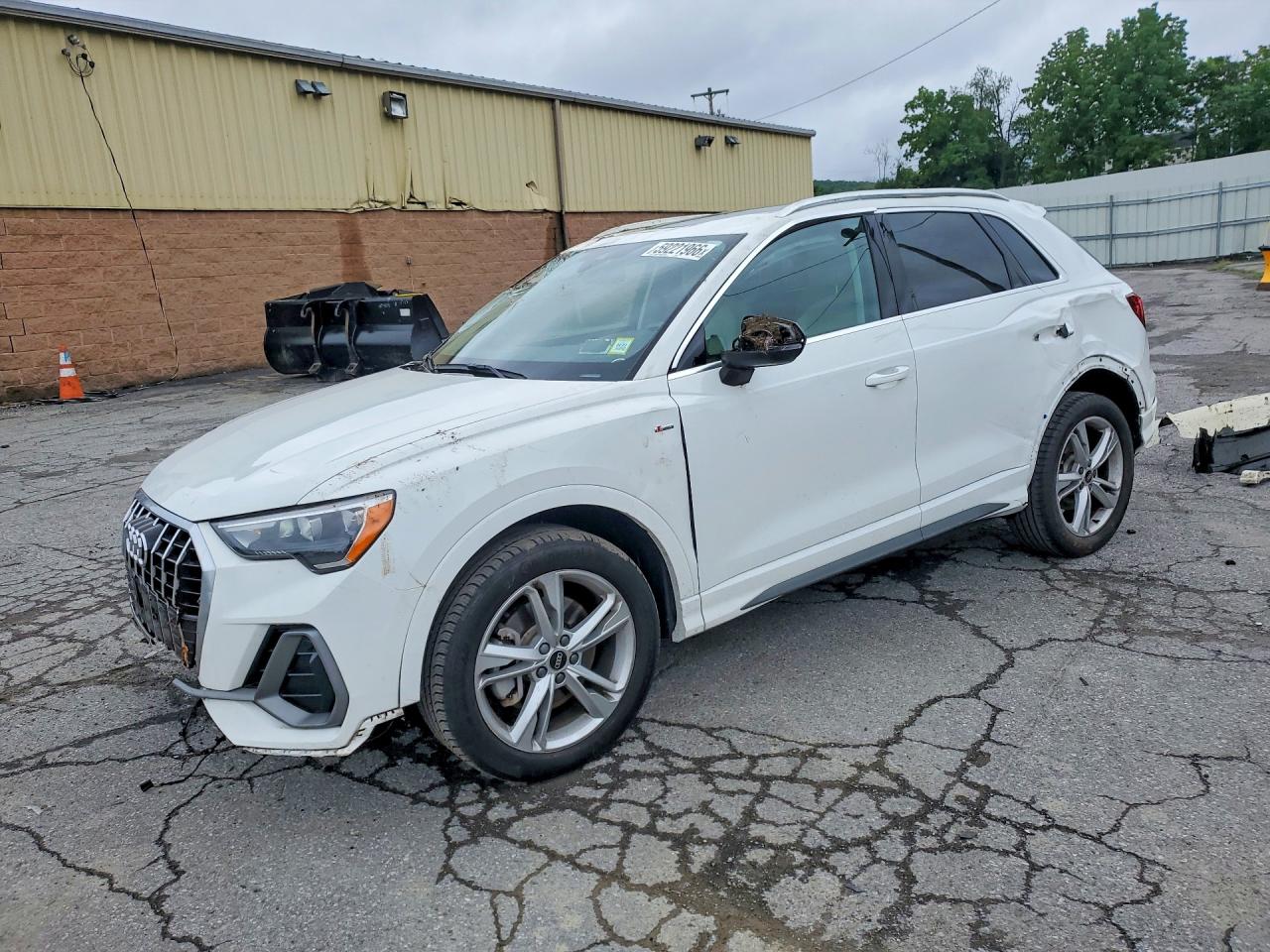 WA1DECF37N1076705 · 2022 AUDI Q3