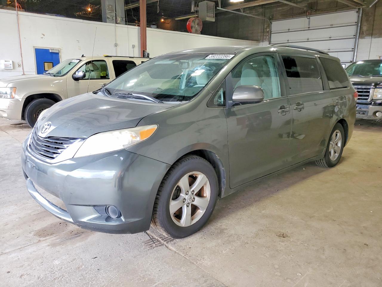 5TDKK3DC2CS192953 · 2012 TOYOTA SIENNA